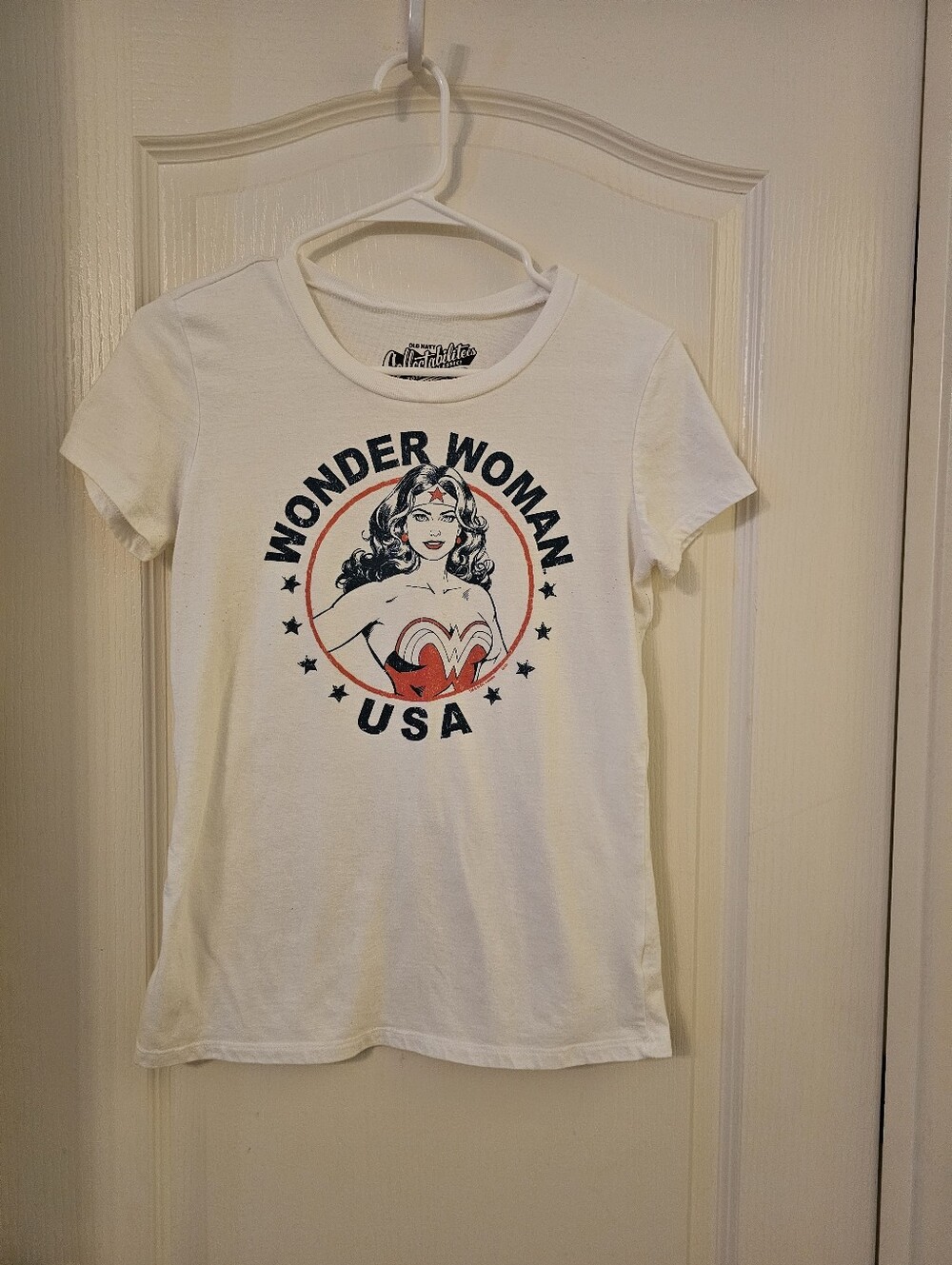 Old Navy Collectiblrs Wonder Woman USA White Graphic Tee - Women's Top
